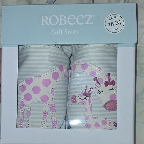 Robeez Soft Soles with Pink and White Giraffe Design - Picture 1 of 4